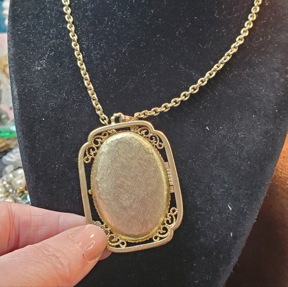 Vintage Statement Locket By Avon Goldtone & Blue Acryllic Cab - Picture 2 of 5
